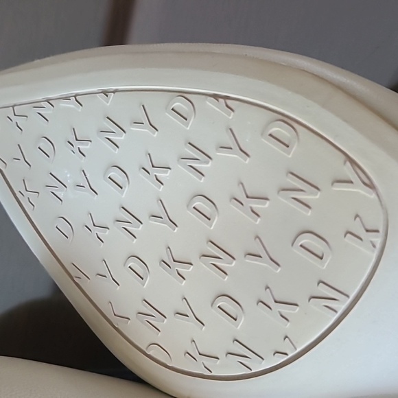 New DKNY size 6 shoes - Picture 5 of 6